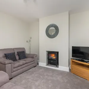 Luxurious Modern House With Garden - Pass The Keys York