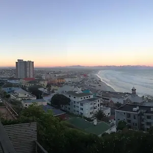 seaview-apartment-in-muizenberg.hotels-capetown.com/