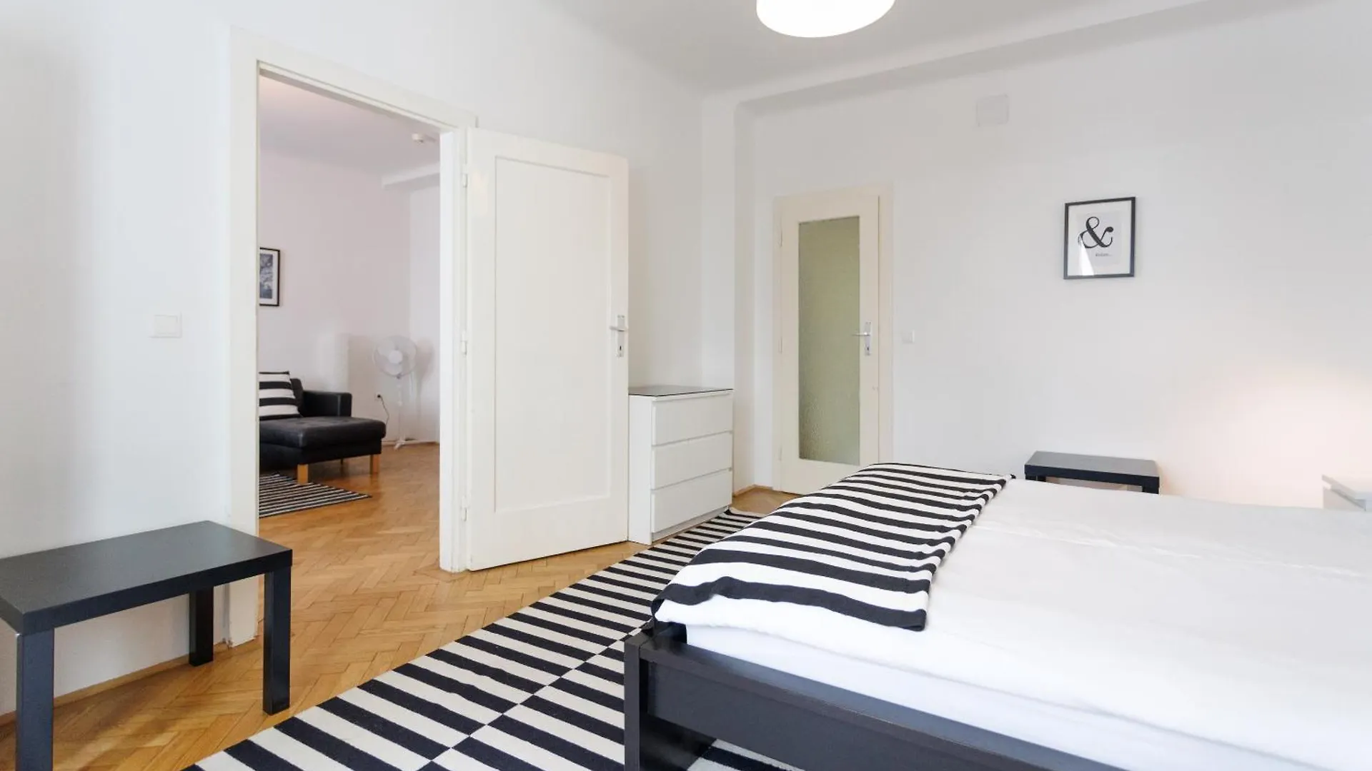 Operastreet Black & White Vienna Apartment